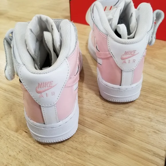 Custom Air Jordan 1 Light Pink - Picture 6 of 7